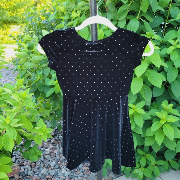 Children's Place size 6 black & gold short sleeve velvet dress
